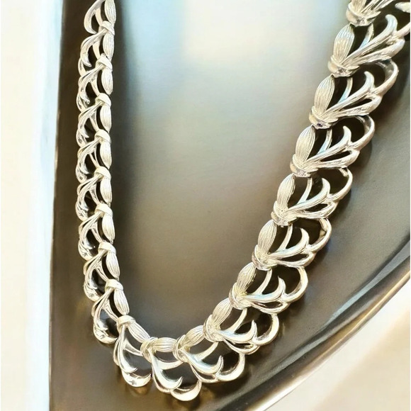 Vintage 1950’s Coro Silver Tone Choker Necklace 17” - Picture 3 of 6